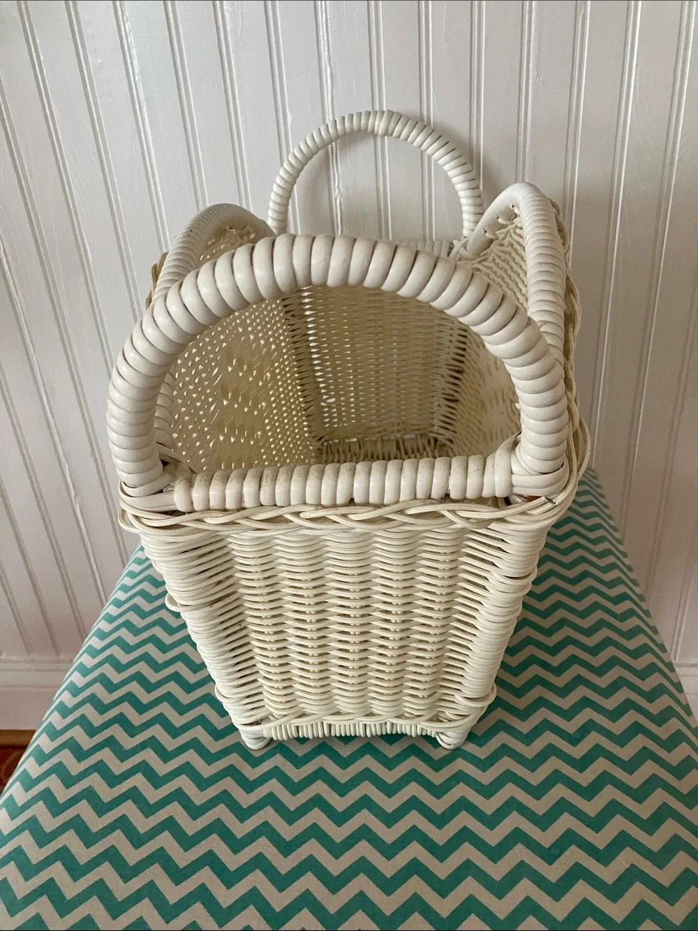 Boho Style White Wicker Magazine/Storage Rack, Weatherproof - Picture 3 of 11